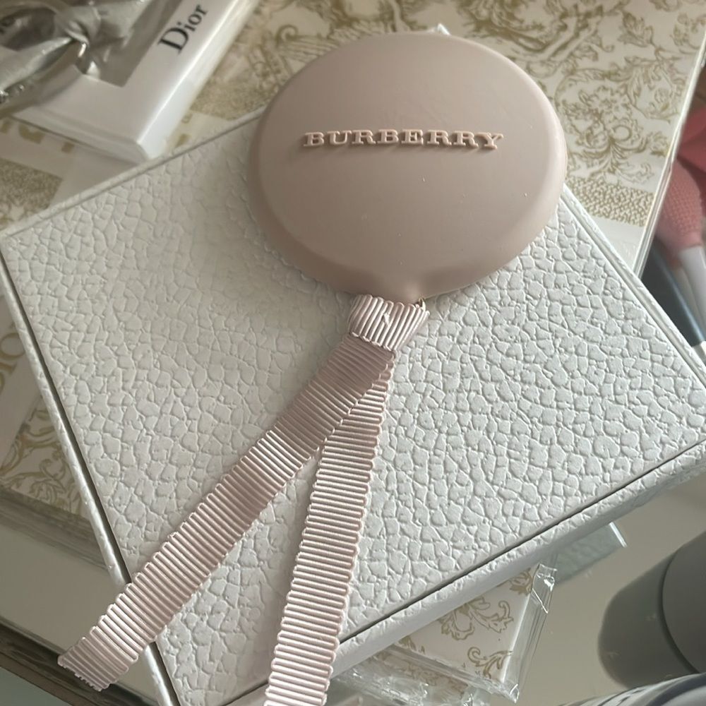 Burberry Pink Heart Keychain And Burberry Pink Mirror - Picture 4 of 6